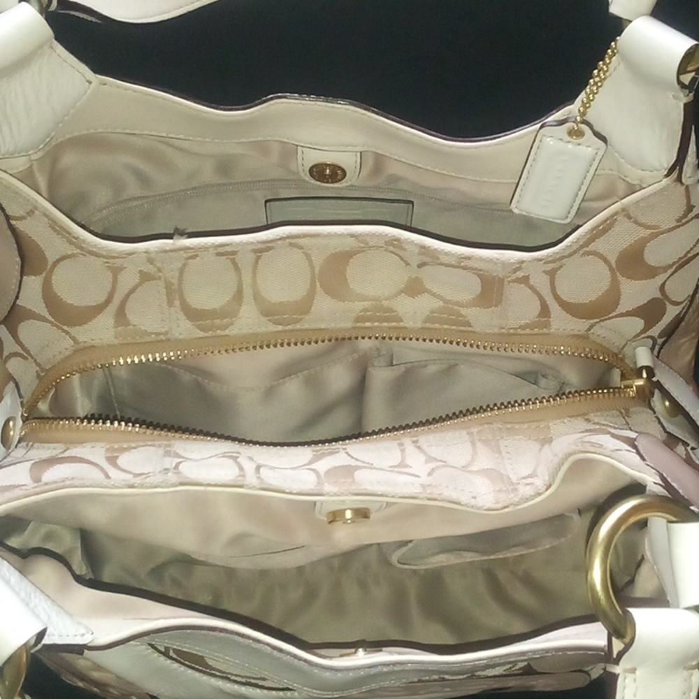 Coach - Picture 5 of 10